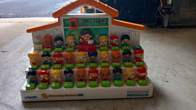 VTech ABC Learning Classroom Electronic Learning Playset House Base w/ 3 Figures