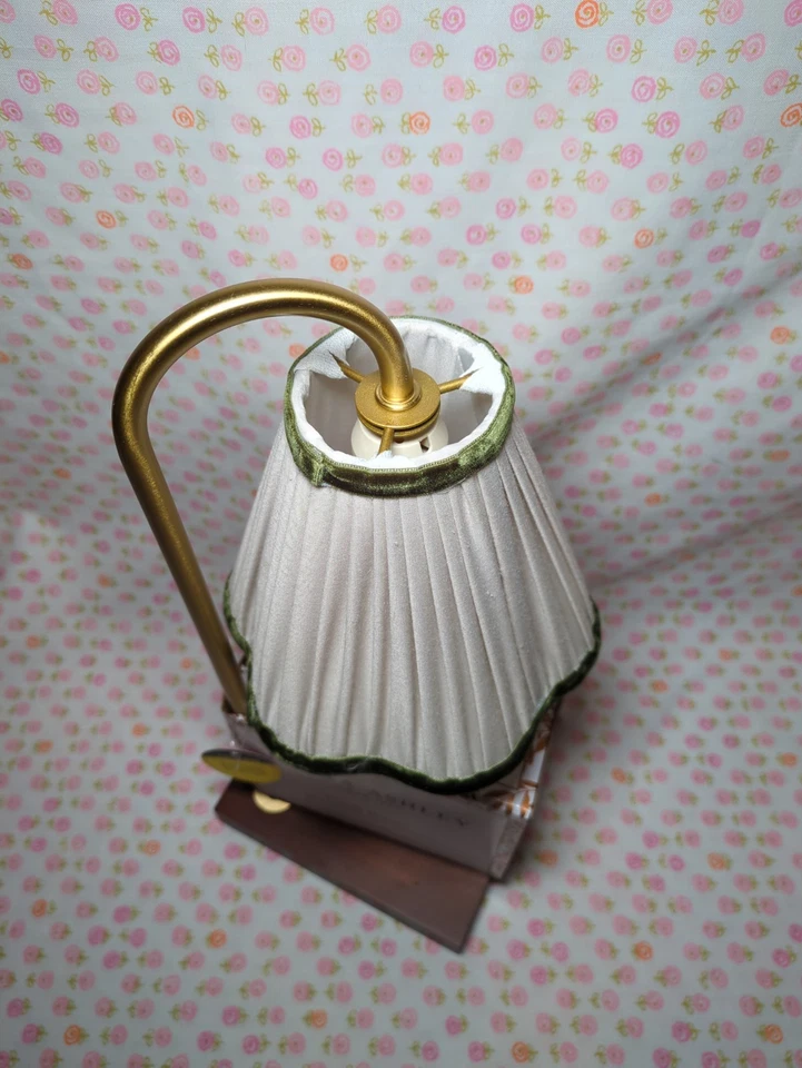 NUEVO Calentador de velas sin llama Laura Ashley base de madera beige verde terciopelo tono Foto 2 de 4