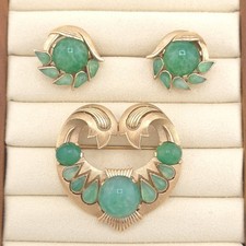 Vintage Crown Trifari Jewels Of India Moghul Faux Jade Brooch Earrings Set