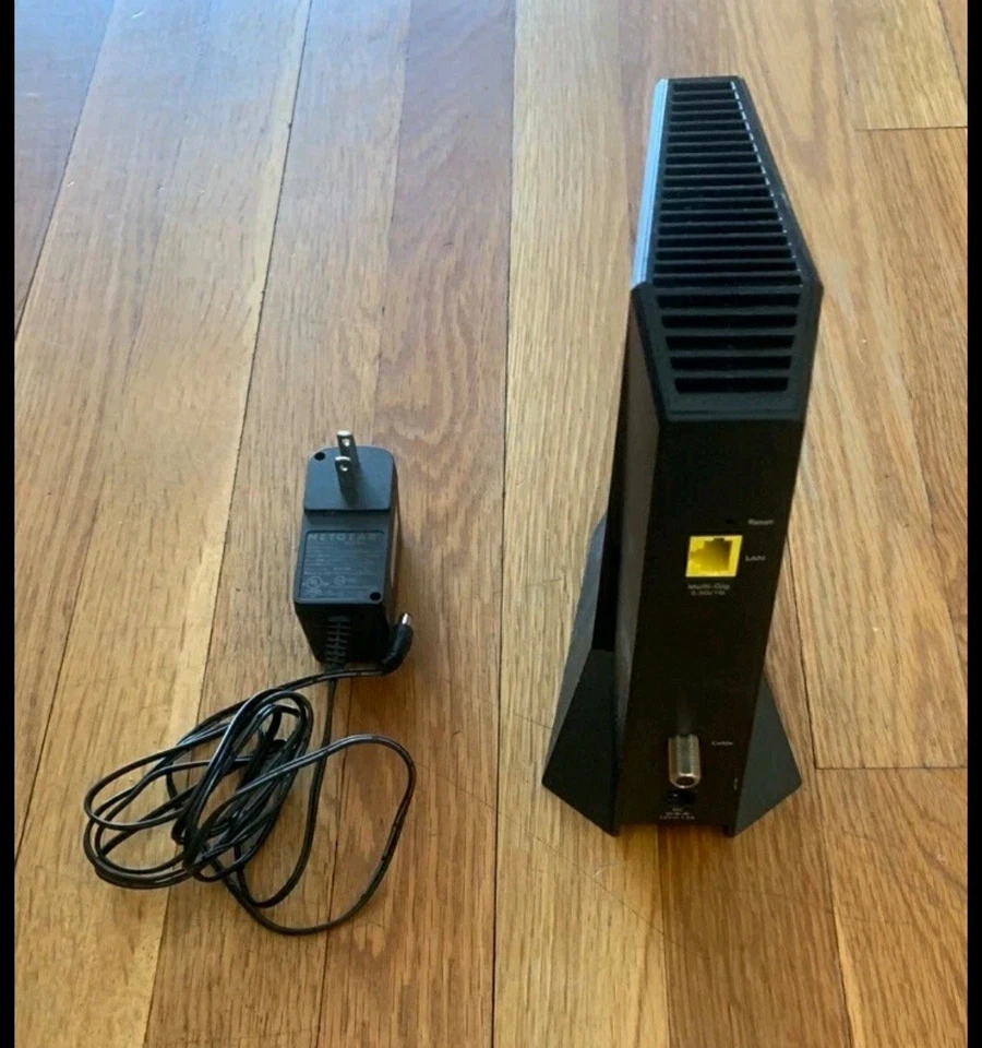 NETGEAR Nighthawk CM2000 Multi-Gig 2.5Gbps Cable Modem DOCSIS 3.1 - Image 2 of 3