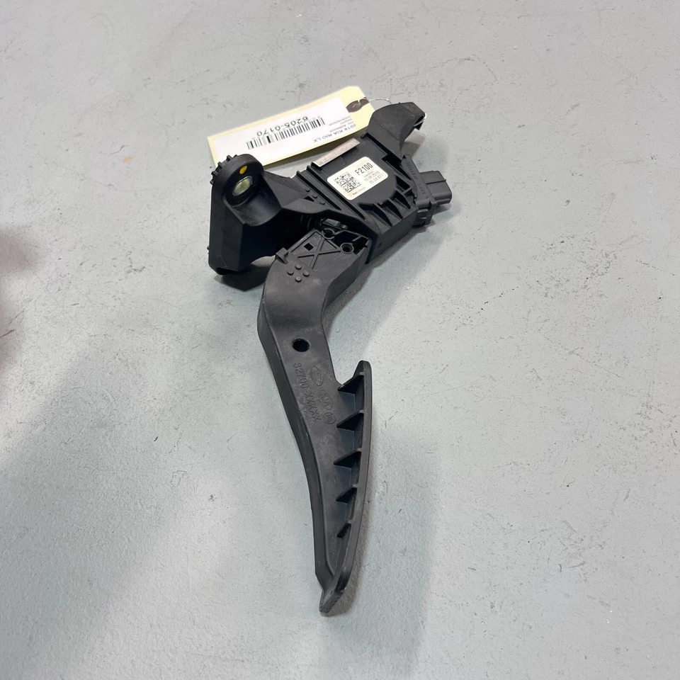 2018-2023 KIA RIO LX PEDAL ACCELERATE ASSEMBLY, RUBBER PAD OEM - Image 4 of 4