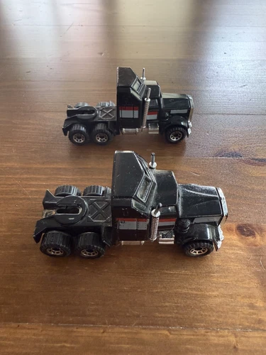 2 Off Matchbox Kenworth Aerodyne Truck Tractor From Midnight X-Press Set 1981