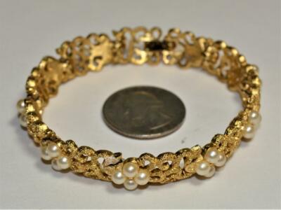 Vintage Signierte TRIFARI Krone Goldfarben Fälschperlen 7 1/4'' Bügelarmband