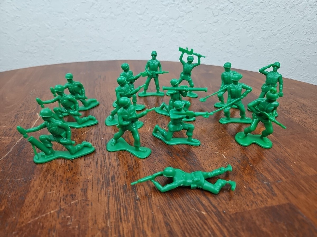 Lot of 15 - Disney Pixar Toy Story Thinkway Green Army Men