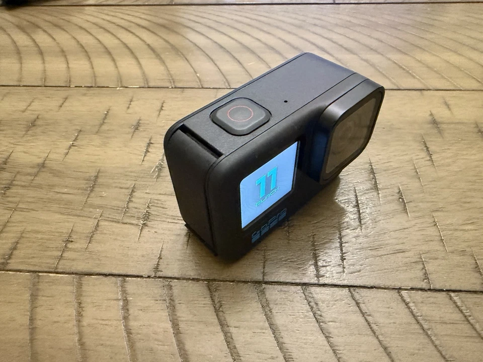 GoPro HERO11 Black Bundle - 2 Enduro Batteries, Dual Charger, 128GB SD, Mount - Image 3 of 4