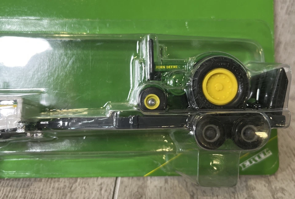 1/64 Ertl John Deere 4WD Pickup Truck With Flatbed Trailer & Model D Tractor Set - Image 3 of 4