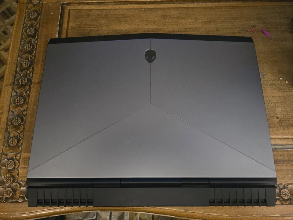 Alienware 15 R3 银色 — 第 3/4 张图片