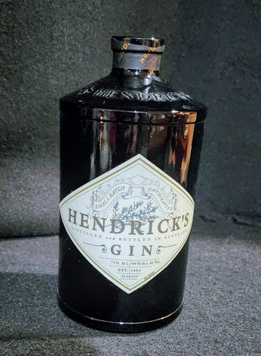 Hendrick's Gin Vottle vacío marrón oscuro