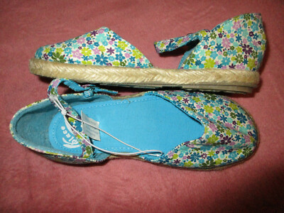 The Children's Place girls size 11M Blue Floral Mary Janes NEW w