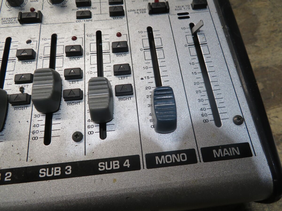 Behringer Eurodesk SL2442FX-Pro 24 Channel Studio Mixer Behringer Eurodesk SL2442FX-Pro 24 Channel Studio Mixer