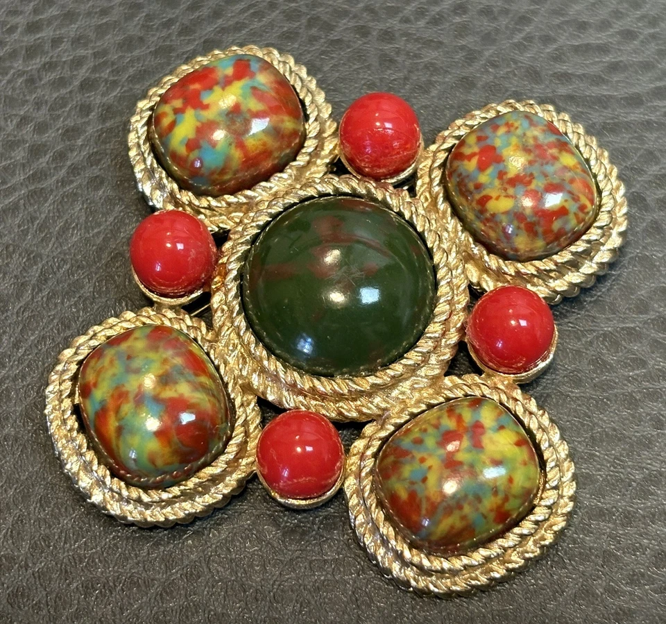 Broche prendedor cruz maltesa mosaico grande firmado por Sarah Coventry de colección tono dorado Foto 2 de 4