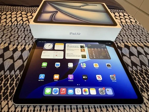 Apple iPad Air 11" 2024 M2 - 256GB WiFi - Blue in immaculate condition