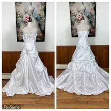 Pretty Vintage Y2K Tufted Satin Corset Wedding Gown 