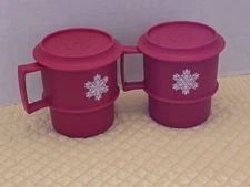 Vintage Tupperware Christmas Red Snowflake Plastic Stackable Mugs W/Lids (2)