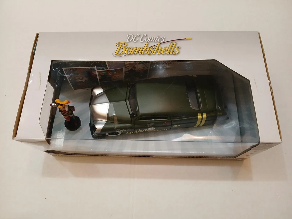 Jada Hollywood Rides DC Bombshells Harley Quinn 1951 Mercury Die-Cast Car Figure - Image 2 of 4