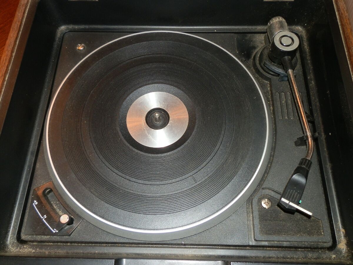 Vintage Yorx Phonograph, Am/FM, 8 Track, Cassette Stereo Vintage Yorx Phonograph, Am/FM, 8 Track, Cassette Stereo