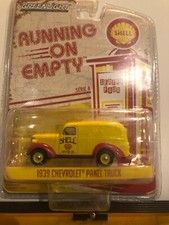 1/64 GREENLIGHT RUNNING ON EMPTY SHELL OIL 1939 CHEVROLET PANEL DELIVERY TRUCK