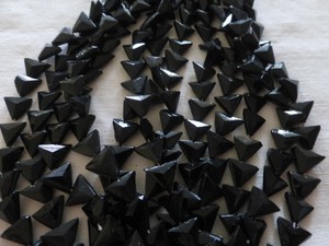 Offres En Ligne Les Moins Cheres Lot 280 Perle De Passementerie Jais De Paris Verre Noir Forme Triangle A Facette Magasin D Usine Aux Etats Unis Akademiamomentum Al