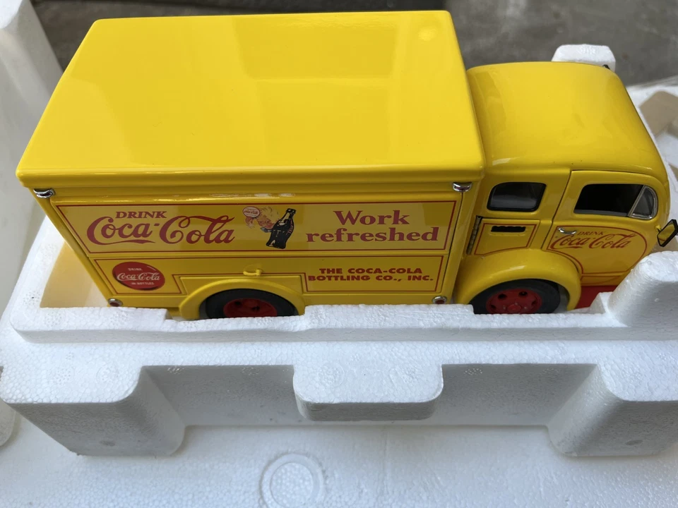 DANBURY MINT  DIECAST: 1955 COCA COLA DELIVERY TRUCK, 1:24. - Image 3 of 4