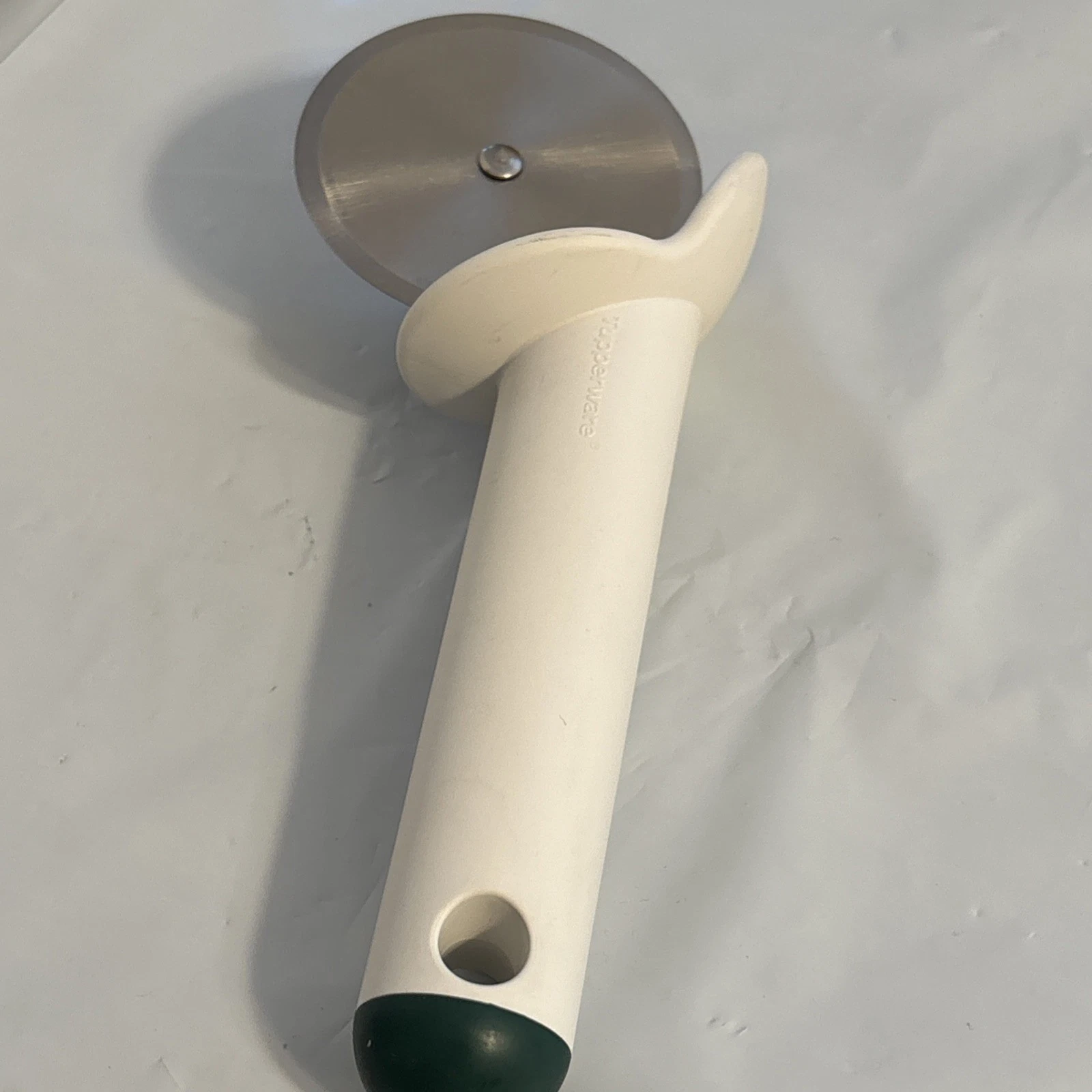 Tupperware Pizza Wheel Pastry Dough Stainless Cutter White Green Tip VTG
Opens in a new window or ta