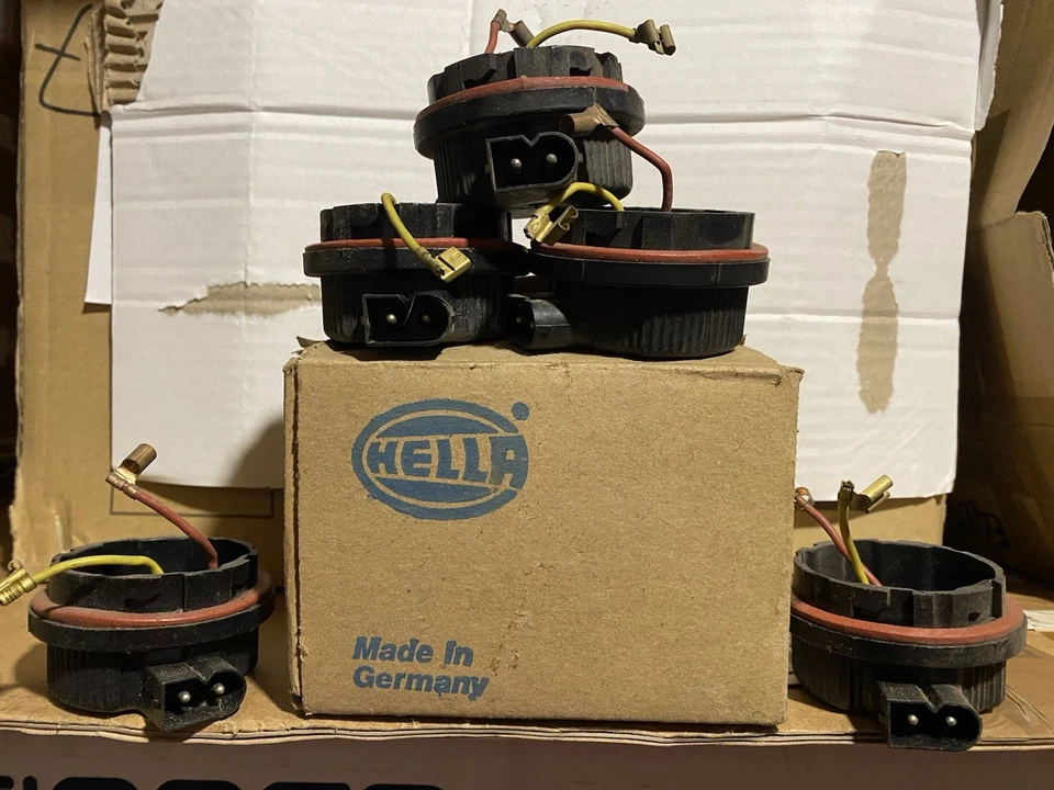 BMW E30 E34 E24 E32 Headlight End Cap Hella Bosch  Cache Arrière De Phare BMW - Image 2 of 4