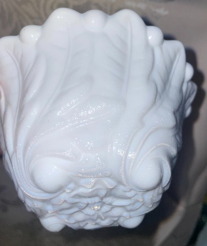 White Milk Glass Set of 3 Sawtooth Ruffle Thick Bowls 4 Footed Lily & Pond Leaf - Picture 9 of 10