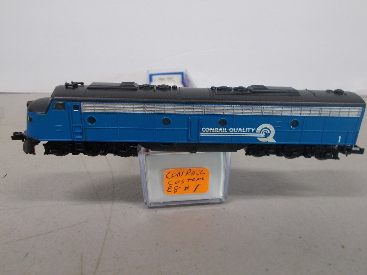 LIFE LIKE CONRAIL CUSTOM PAINTED E8 POWERED LOCOMOTIVE ~N