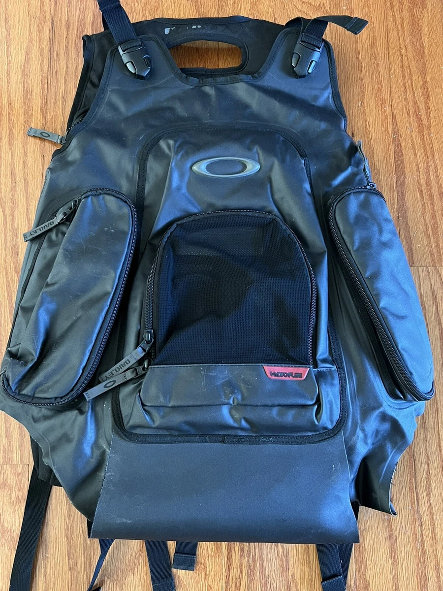 Oakley 3-1 Blade Hydrofuse Wet Dry Backpack Surf Red Code Laptop Storage  Pack | eBay
