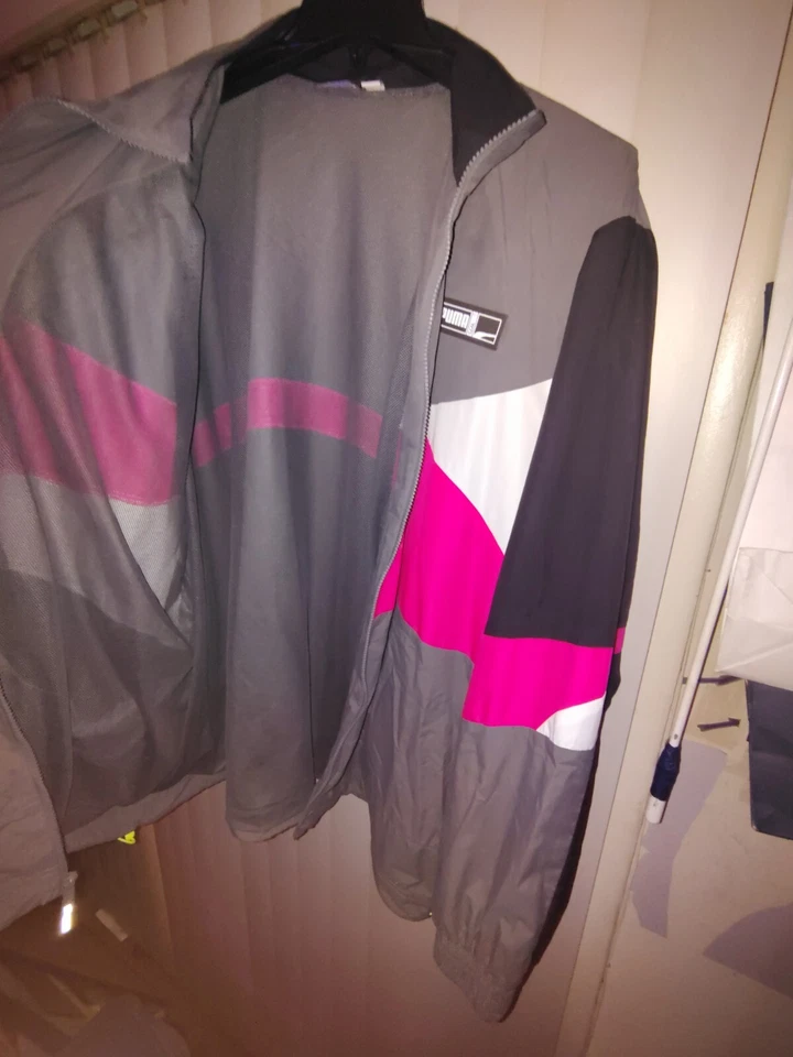 Jaqueta masculina Puma Clyde ROSA/PRETO/BRANCO E CINZA TAMANHO 4XL +🆓 MEIAS INCLUÍDAS - Imagem 3 de 4