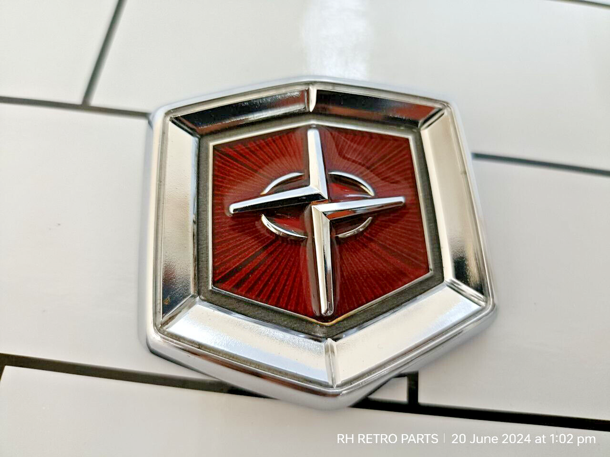 DATSUN CEDRIC 330 Front Hood and Trunk Emblem Badge 78852-Y0100