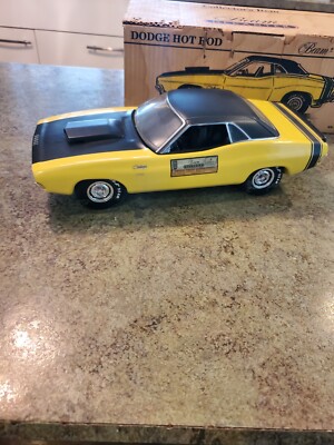RARE Vintage 1992 Yellow 1970 Dodge Challenger Jim Beam Decanter