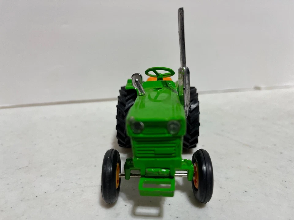 Ford Green Tractor w Yellow Hubs & Single Axle Trailer 1/25 Scale Made in Macau - Image 2 of 4