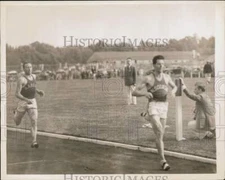 1939 Press Photo Chuck Fenske crosses the finish line in Princeton Track Meet