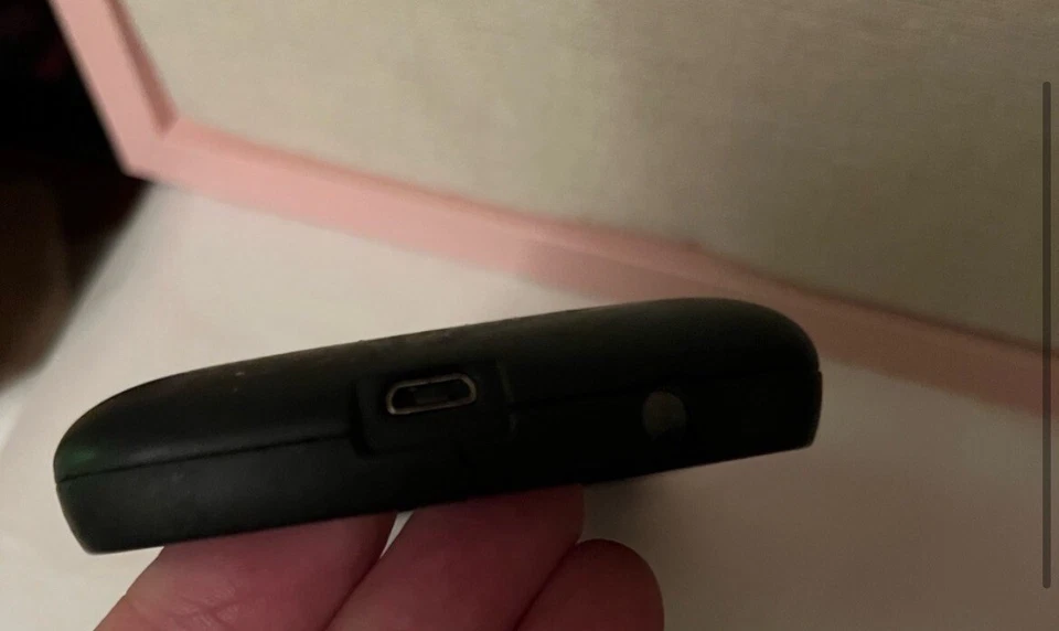 Estuche de carga Moschino para iPhone 6s Foto 4 de 4