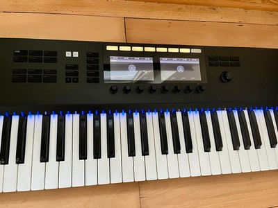 NI Komplete Kontrol S61 MK2   Top Zustand  