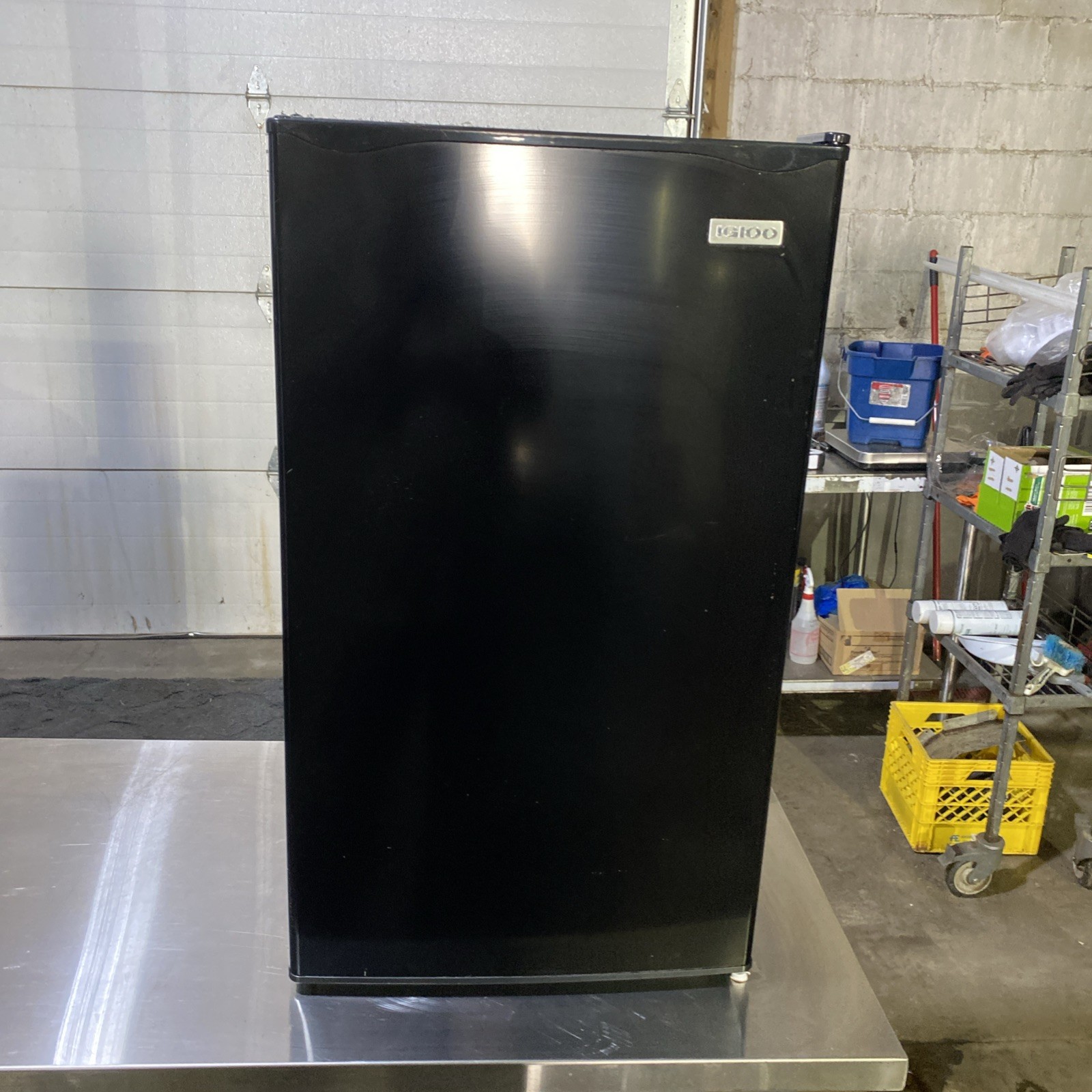 Pre-Owned Igloo Mini Refrigerator Model IRF32BK TESTED