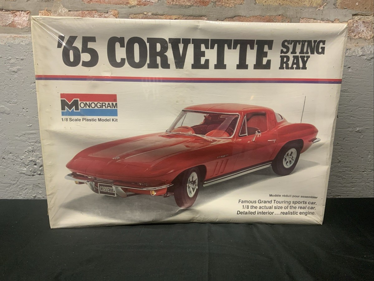 Vintage 1:8 Scale Monogram Corvette '65 Sting Ray Vintage Model
