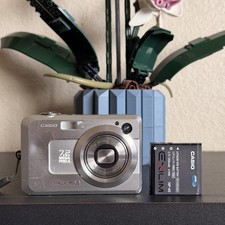 Casio Exilim EX-Z750 7.2MP Digital Camera Silver Compact *WON'T TURN ON*