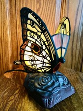 TIFFANY STYLE-STAINED GLASS BUTTERFLY TABLE LAMP