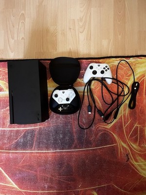 Microsoft Xbox Series x mit Elite Controller Zubehörpaket.