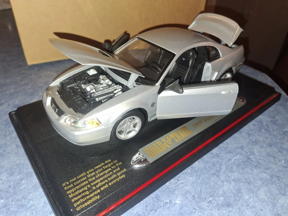 Литой автомобиль Maisto Special Edition 1999 Ford Mustang GT серебристый масштаб 1:18 No31861 - Изображение 2 из 4