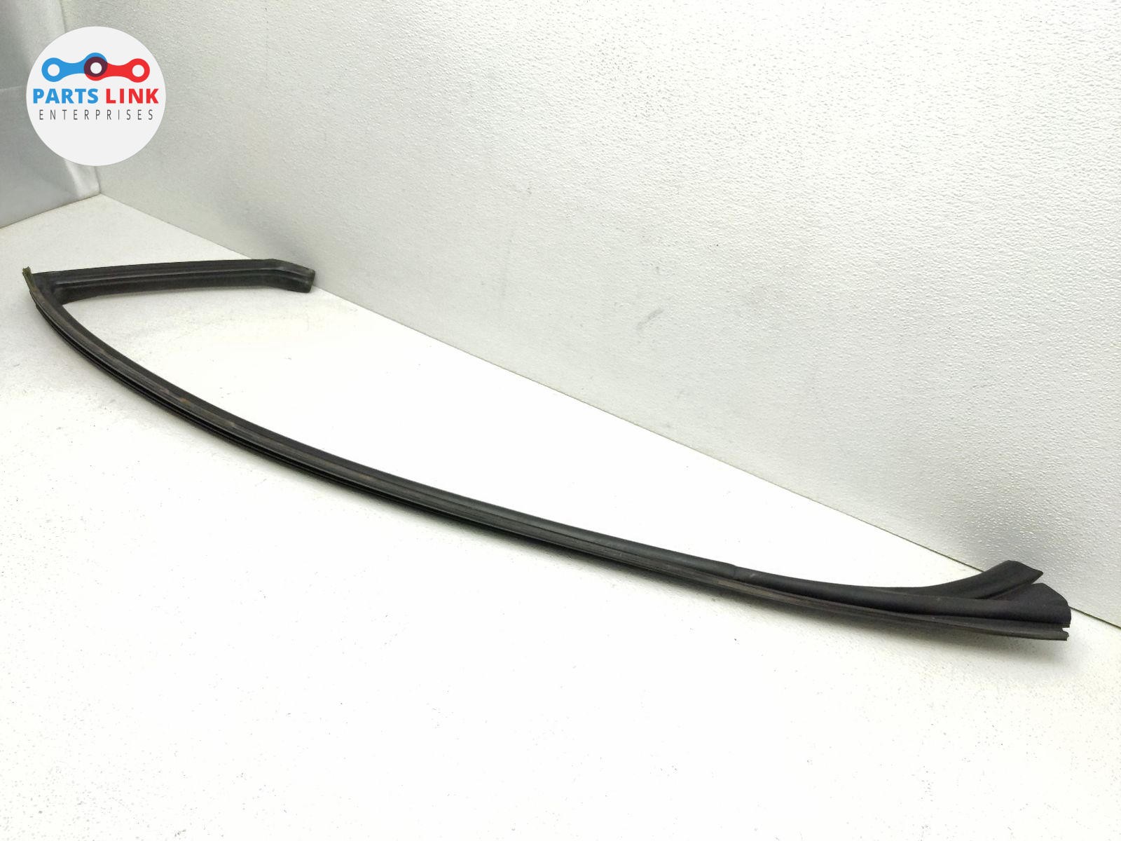 2007-19 MASERATI GRANTURISMO FRONT LEFT GASKET UPPER TRIM WINDOW RUBBER M145 OEM