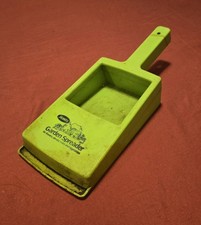 Garden Spreader For Grandular Products Seed Fertilizer Sand And Salt On Ice Garden Spreader For Grandular Products Seed Fertilizer Sand And Salt On Ice
