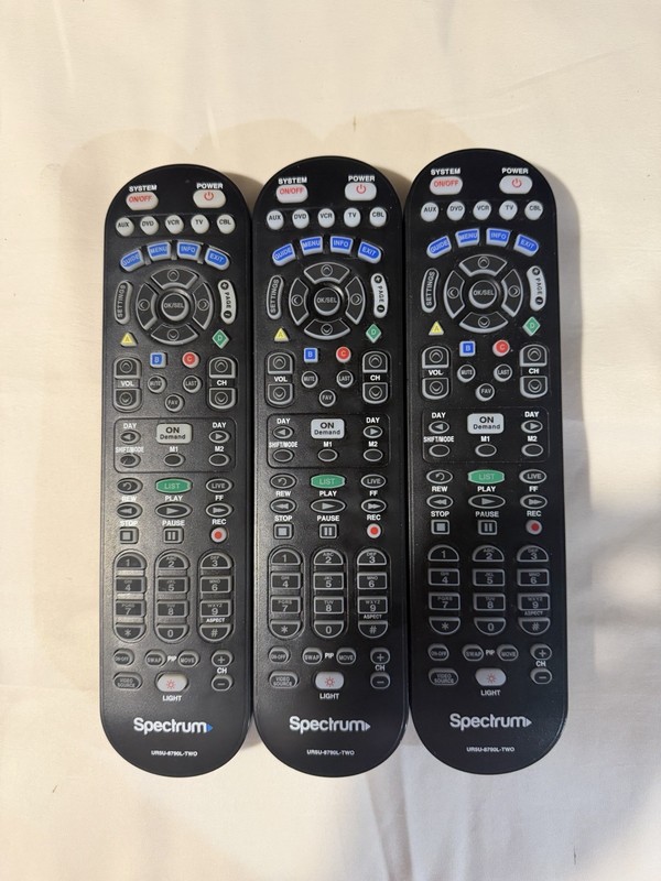 Spectrum Remote Controls UR5U-8780L-BHC And Ur5u-8790L-two Lot Of 3