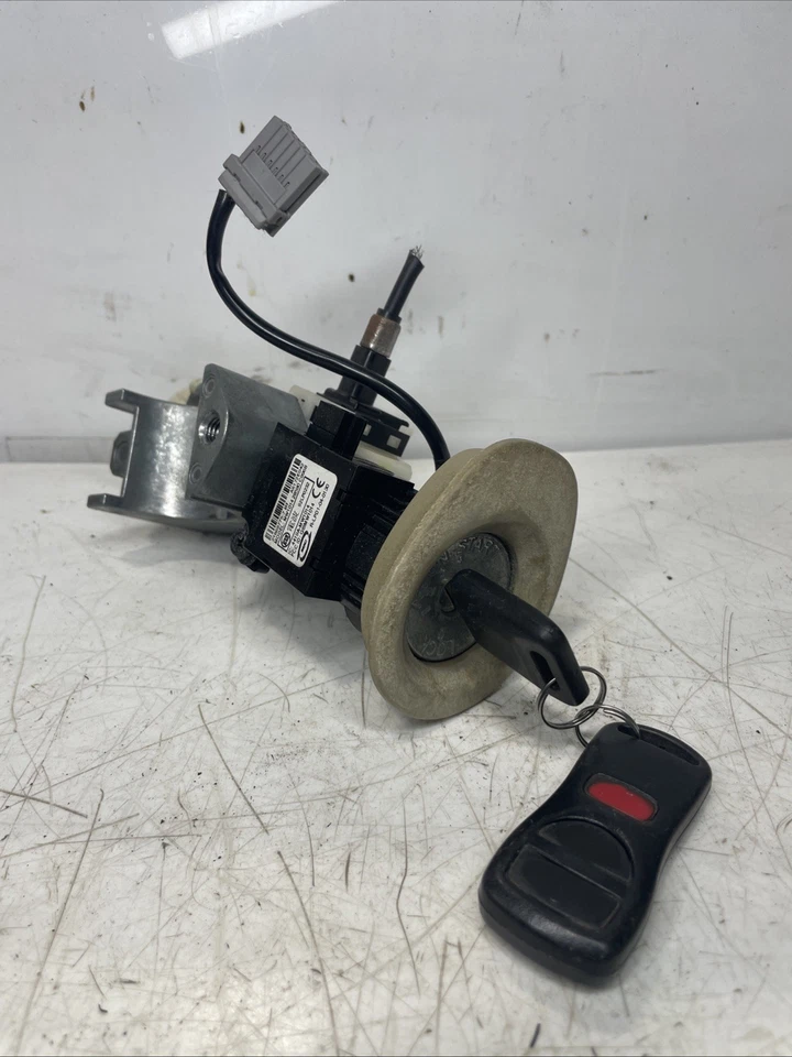 Cilindro de bloqueo de interruptor de encendido OEM con llave Nissan Versa 2007-2009 216697757 Foto 2 de 4