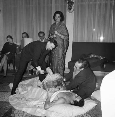 The Yogi Mirha Sangor Made A Yoga Demonstration Under Control: He - 1963 Photo 1