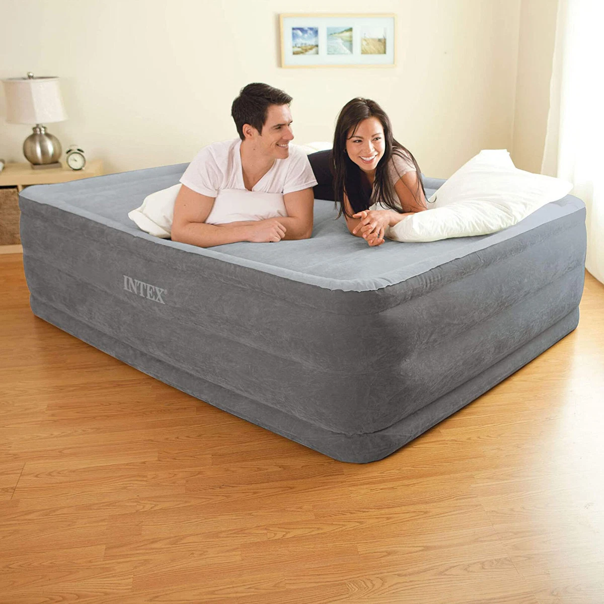 Queen size airbed with on sale built in pump