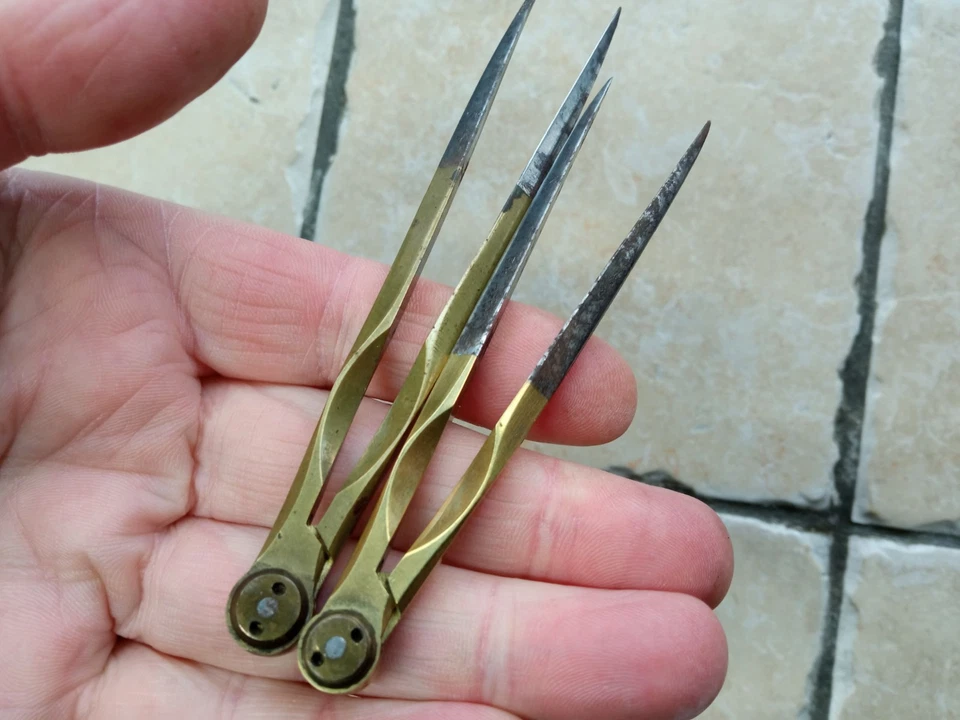 Lot de 2 Anciens Compas Pointe Sèche en Laiton et fer - Photo 3/4