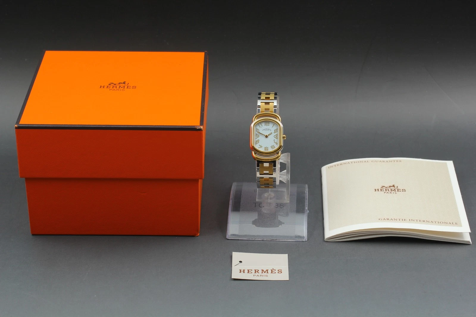 [Quasi come nuovo scatola carta] HERMÈS Rally RA1.240 20mm Orologio da donna al quarzo dal GIAPPONE