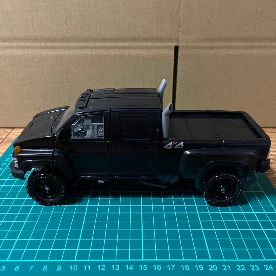 Transformers Dark Side Moon DA16 Ultimate Ironhide Action Figure Japan - Image 3 of 4